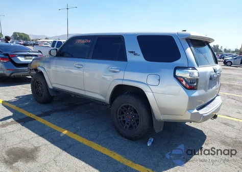2018 Toyota 4Runner Trd Off Road Premium из США, поврежденный, VIN JTEBU5JR7J5545247